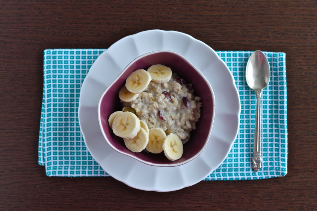Oatmeal and Quinoa Breakfast Bowl 