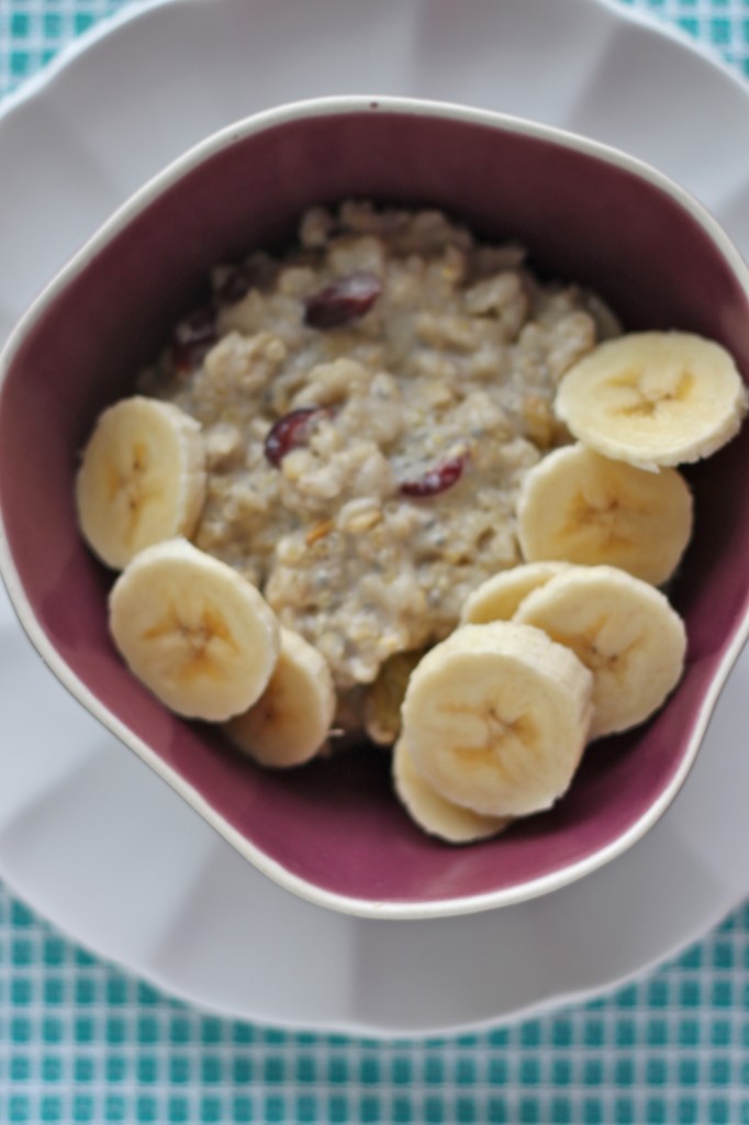 Oatmeal and Quinoa Breakfast Bowl 