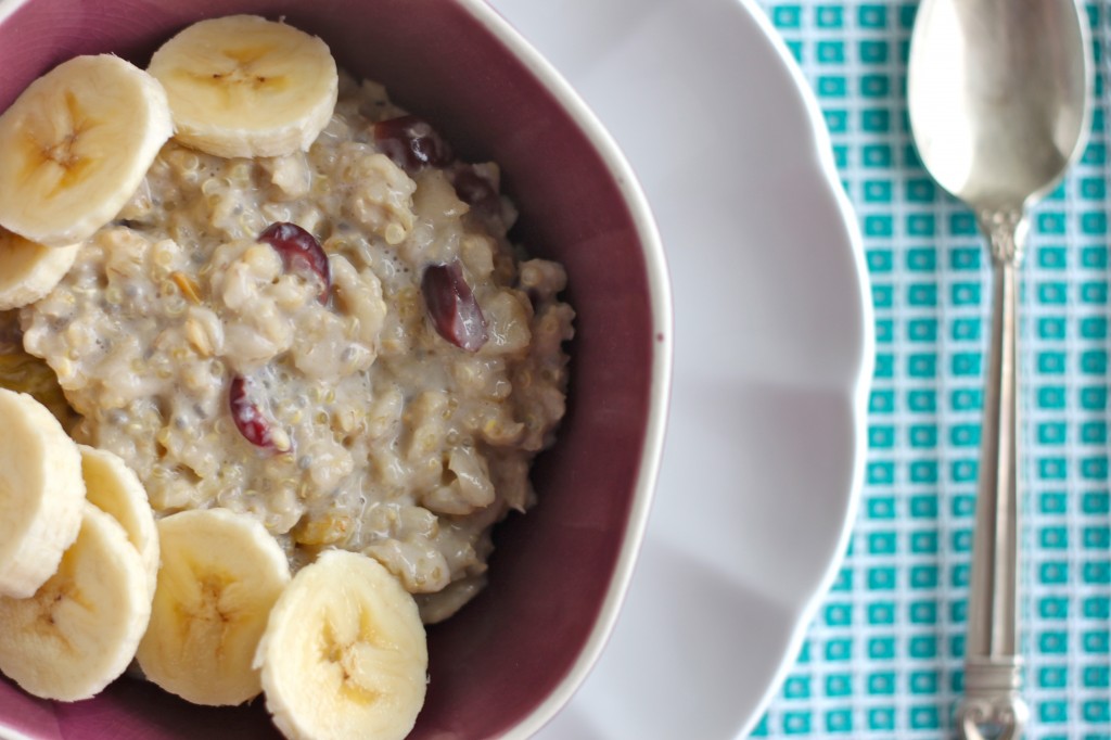 Oatmeal and Quinoa Breakfast Bowl 