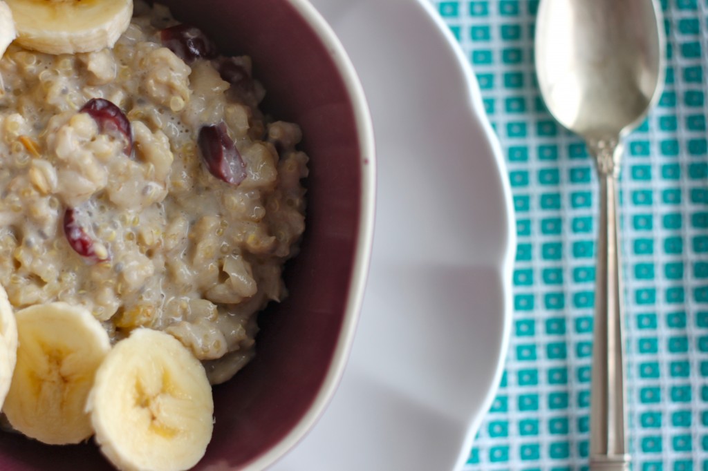 Oatmeal and Quinoa Breakfast Bowl 