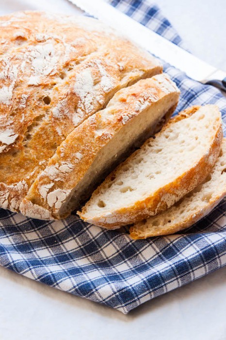 No Knead Bread is crispy on the outside, soft and pillowy on the inside, and extremely easy to make! | TheCornerKitchenBlog.com #recipe #bread